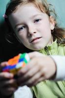 gelukkig jong school- meisje portret foto