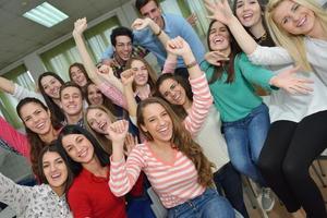 gelukkig tieners groep in school- foto