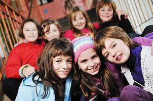 gelukkig kinderen groep in school- foto