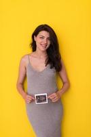 zwanger vrouw tonen echografie afbeelding foto