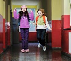 gelukkig kinderen groep in school- foto