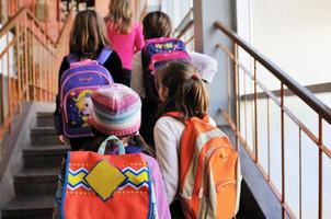 gelukkig kinderen groep in school- foto