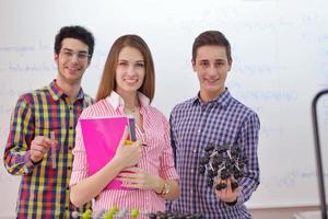 gelukkig tieners groep in school- foto