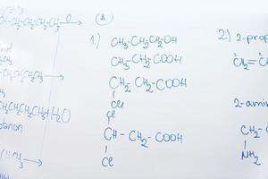 chemische molecuulstructuur op wit zwijn foto