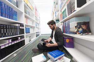 leerling studie in school- bibliotheek foto