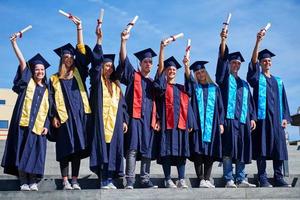 jong afgestudeerden studenten groep foto