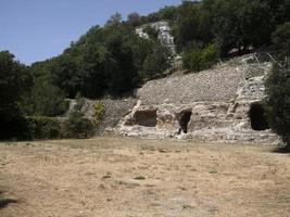 cava d'ispica gymzaal grot in Sicilië Italië foto