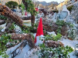 menton, Frankrijk - december 11 2021 - de kerstman dorp Open voor Kerstmis foto