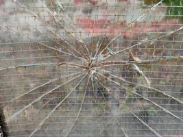 geweer kogel gebroken venster glas foto