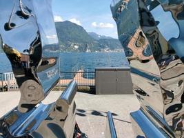 lugano, Zwitserland - juni 23 2019 - Lugano visie stadsgezicht van de meer vol van mensen foto