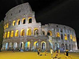 Rome, Italië - juni 16 2019 - colosseum nacht visie foto