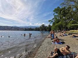 lugano, Zwitserland - juni 23 2019 - Lugano visie stadsgezicht van de meer vol van mensen foto