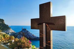 walter bonatti alpinist en auteur graf in portovenere begraafplaats foto