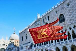Venetië, Italië - 17 oktober 2021 vlag van Venetië foto