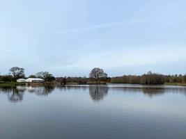 uitzicht op Alderford Lake in de buurt van Whitchurch in Shropshire foto