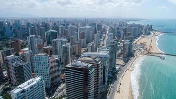 fortaleza, ceara, brazilië, okt 2019 - luchtfoto over beira mar, fortaleza. gebouwen landschap aan de kust. beiramar, fortaleza. foto