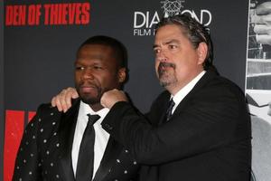 los angeles, 17 jan - curtis jackson, 50 cent, christian gudegast at the den of thieves première in regal la live theaters op 17 januari 2018 in los angeles, ca foto