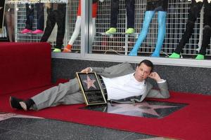 los angeles, 19 sep - jon cryer bij de jon cryer hollywood walk of fame ster ceremonie bij hollywood walk of fame op 19 september 2011 in los angeles, ca foto