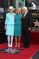 los angeles, 12 okt - esther ripa, kelly ripa, joseph ripa bij de kelly ripa hollywood walk of fame ceremonie bij de hollywood walk of fame op 12 oktober 2015 in los angeles, ca foto