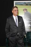 los angeles, 19 sep - aaron sorkin arriveert bij de moneyball wereldpremière op het grootste theater van de kunsten op 19 september 2011 in eikenland, ca foto