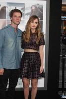 los angeles, 20 aug - patrick schwarzenegger, liana liberato bij de première van if i stay in tcl chinese theater op 20 augustus 2014 in los angeles, ca foto