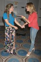 los angeles, 15 aug - melissa claire egan, kelly sullivan op het evenement van de jonge en rusteloze fanclub in het universele sheraton hotel op 15 augustus 2015 in universele stad, ca foto