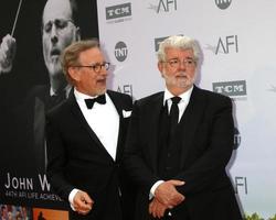 los angeles, jun 9 - steven spielberg, geroge lucas bij het amerikaanse filminstituut 44th life achievement award gala eerbetoon aan john williams in het dolby theater op 9 juni 2016 in los angeles, ca foto