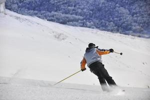 skiër vrij rijden foto