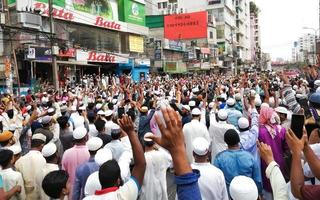 dhaka, 10 juni 2022-protest moslimbijeenkomst waarin wordt opgeroepen tot de boycot van Indiase producten en BGP-leiders aan de kaak worden gesteld voor hun opmerkingen over de karikaturen van de profeet Mohammed. foto