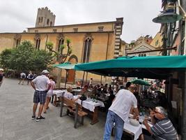 Monterosso al merrie, Italië - juni, 8 2019 - pittoresk dorp van cinque terre Italië is vol van toerist foto