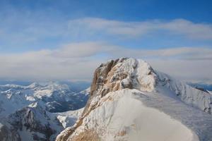 dolomieten antenne lucht visie genomen van helikopter in winter foto