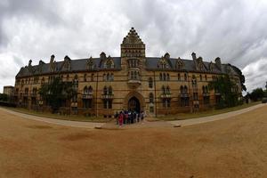 Oxford, Engeland - juli 15 2017 - toeristen in Universiteit stad- Christus kerk foto