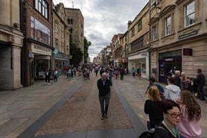 Oxford, Engeland - juli 15 2017 - toeristen in Universiteit stad- een van meest bezocht in de wereld foto