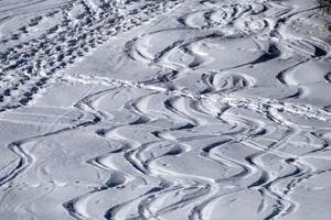 dolomieten sneeuw panorama alpine ski uit helling sporen foto