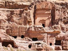 voorkant visie van unishu graf in oude petra stad foto