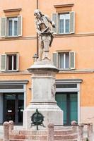 beeldhouwwerk van luigi galvani, bologna, Italië foto