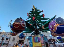 menton, Frankrijk - december 11 2021 - de kerstman dorp Open voor Kerstmis foto