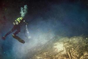 cenotes grot duiken in de pit foto