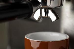 een detailopname schot van een espresso koffie machine foto