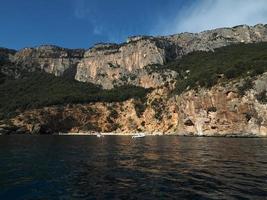 orosei golf cala gonone rotsen zee kliffen Sardinië Italië foto