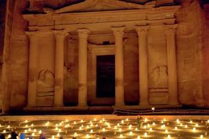 de schatkist Bij petra Bij nacht, Jordanië foto