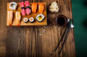 kleurrijke oosterse sushi