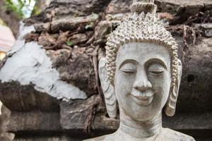 close-up Laos stijl Boeddha hoofd met grunge achtergrond foto