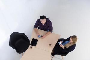 antenne visie van bedrijf mensen groep Aan vergadering foto