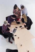 antenne visie van bedrijf mensen groep Aan vergadering foto