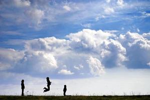 spelen spellen in natuur foto