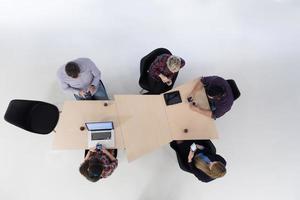 antenne visie van bedrijf mensen groep Aan vergadering foto