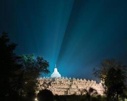 Borobudur-tempel 's nachts foto