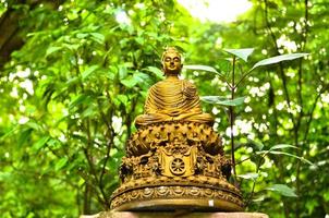 het standbeeldzonsondergang van Boedha in "wat-umong, chiang MAI - Thailand