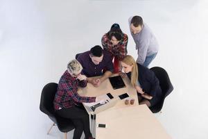 antenne visie van bedrijf mensen groep Aan vergadering foto